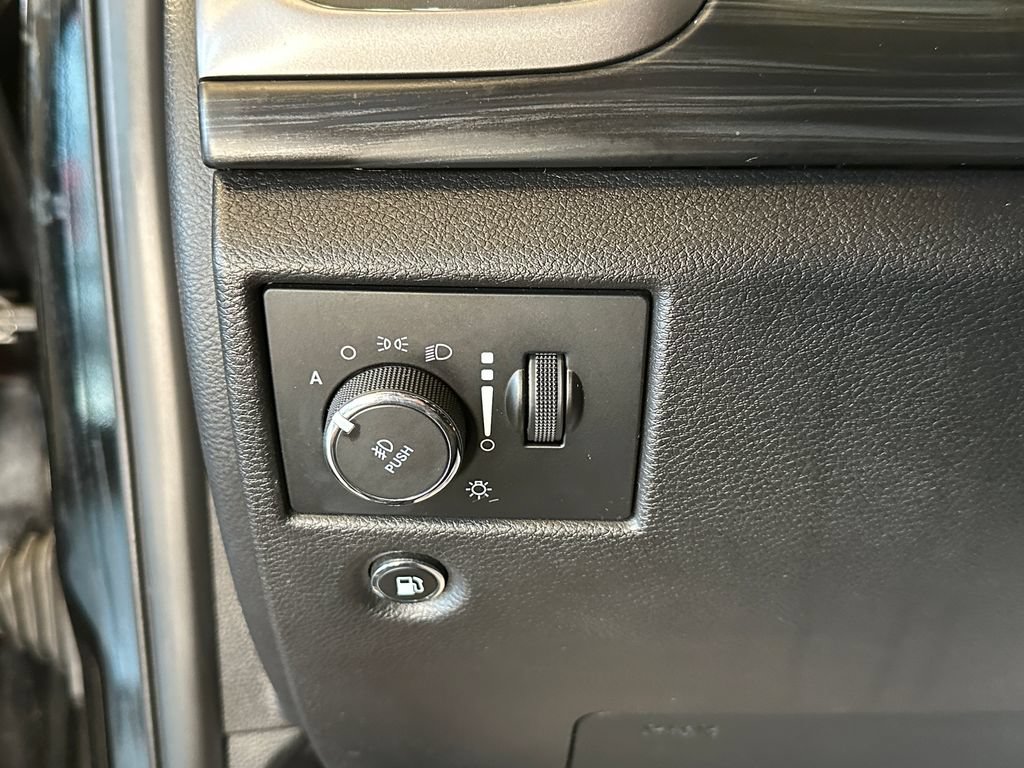Used 2019 Jeep Grand Cherokee Laredo w/ Security & Convenience Group AWD/4WD image 19