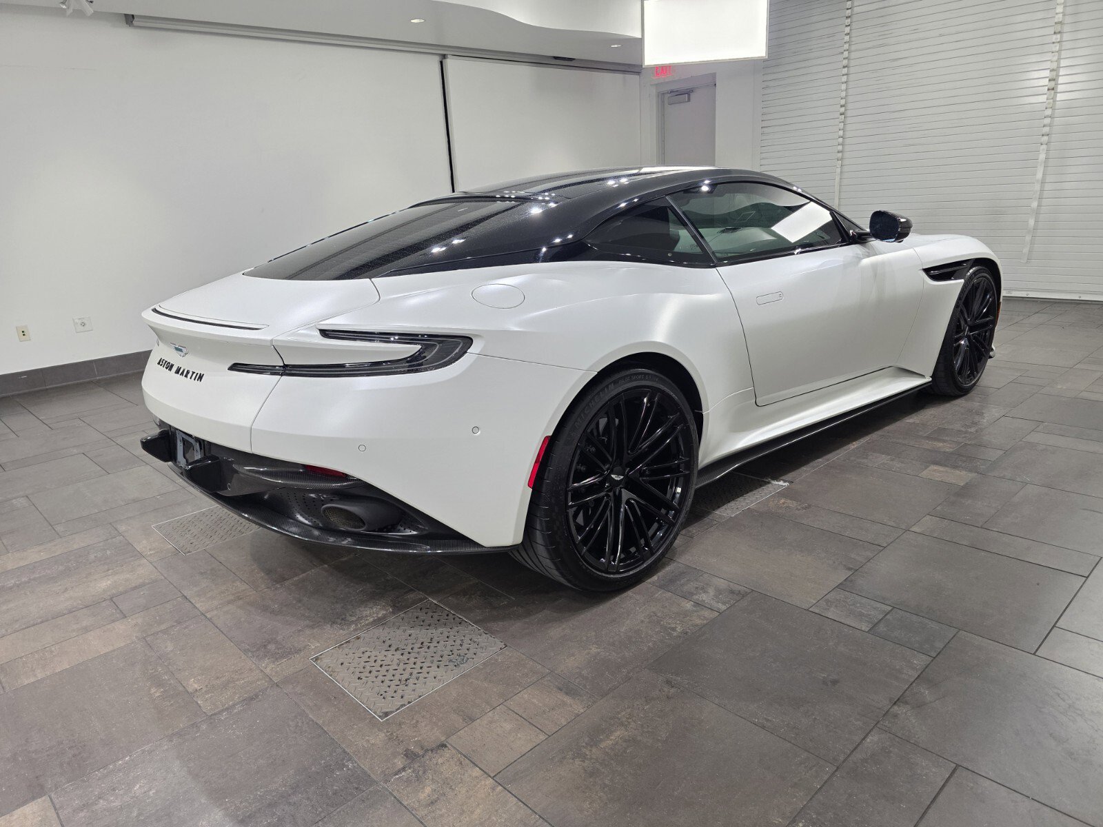 Used 2024 Aston Martin DB12 Coupe RWD image 25