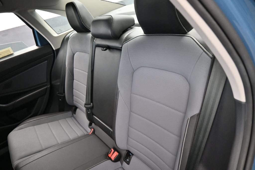 Used 2025 Volkswagen Jetta SE FWD image 30