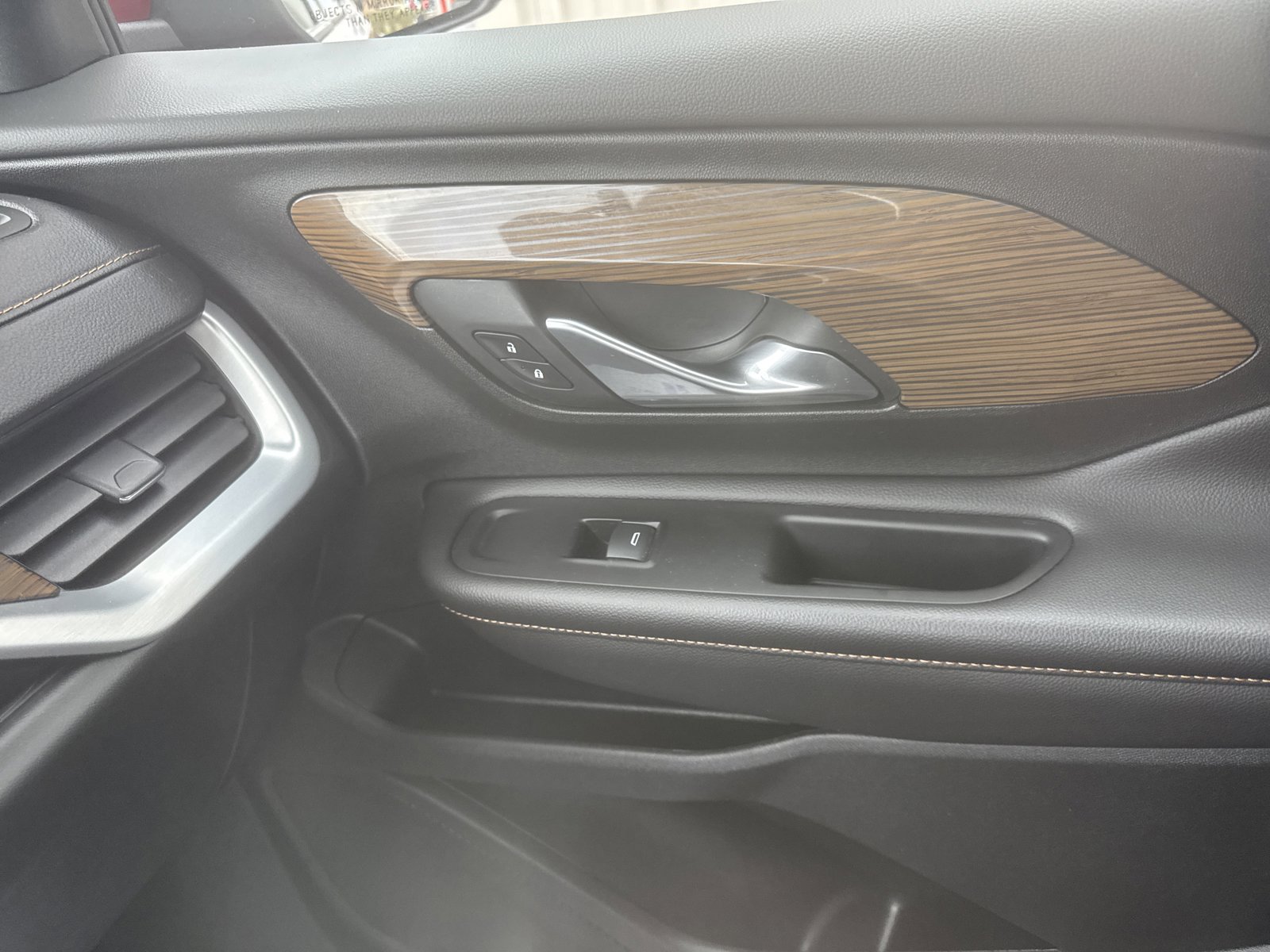 Used 2019 GMC Terrain SLE w/ Driver Convenience Package image 14