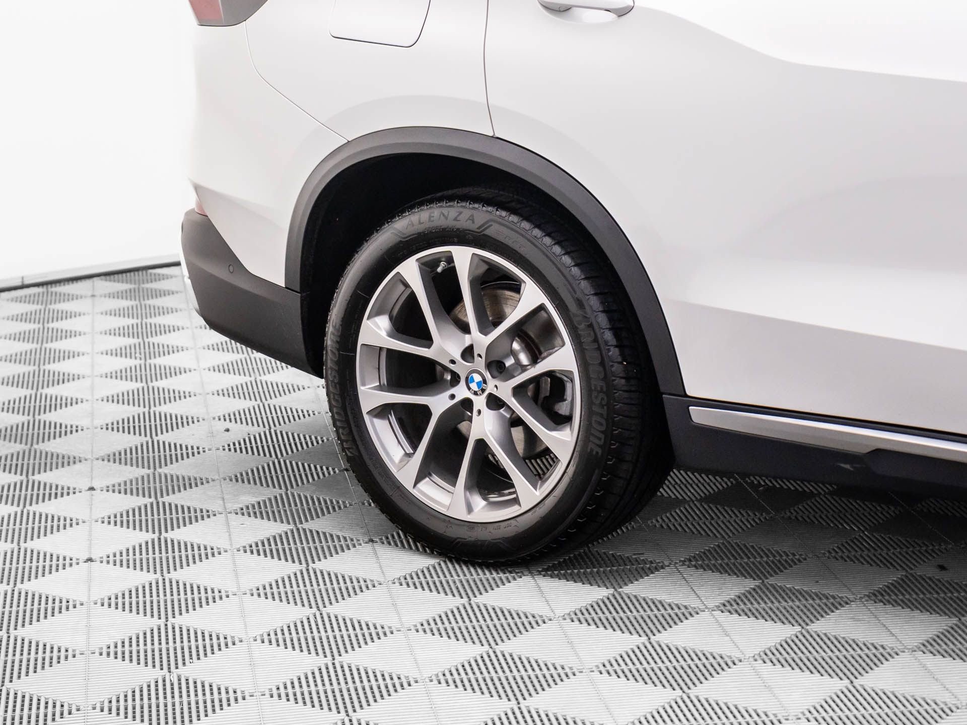 Certified 2024 BMW X5 xDrive40i w/ Parking Assistance Package image 36