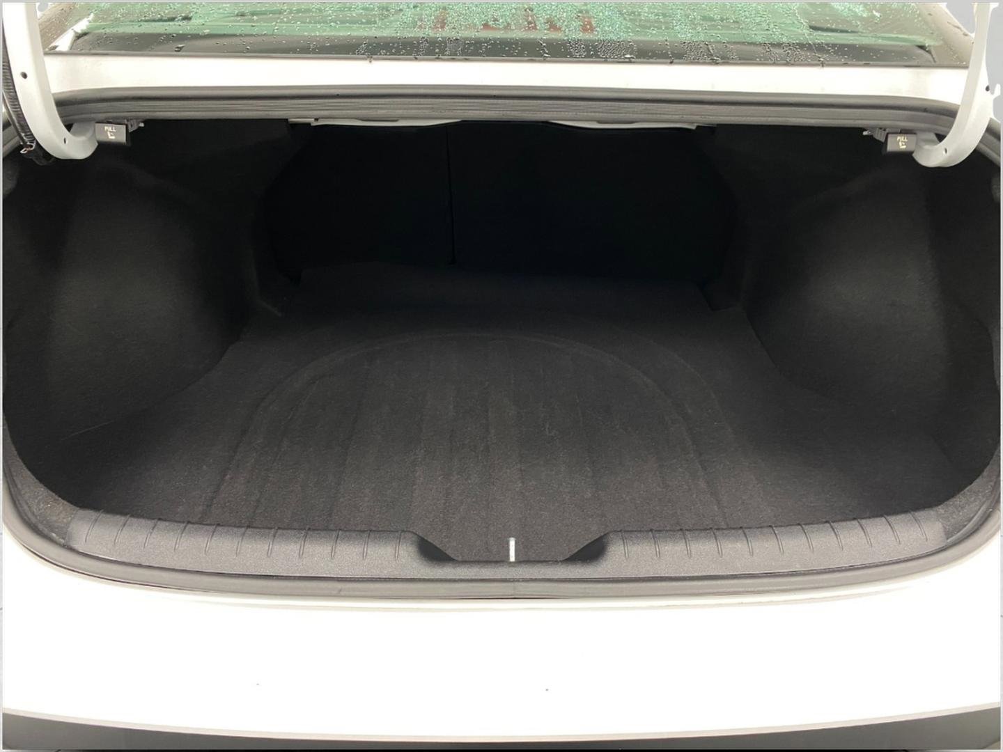 Used 2025 Hyundai Elantra SEL image 6