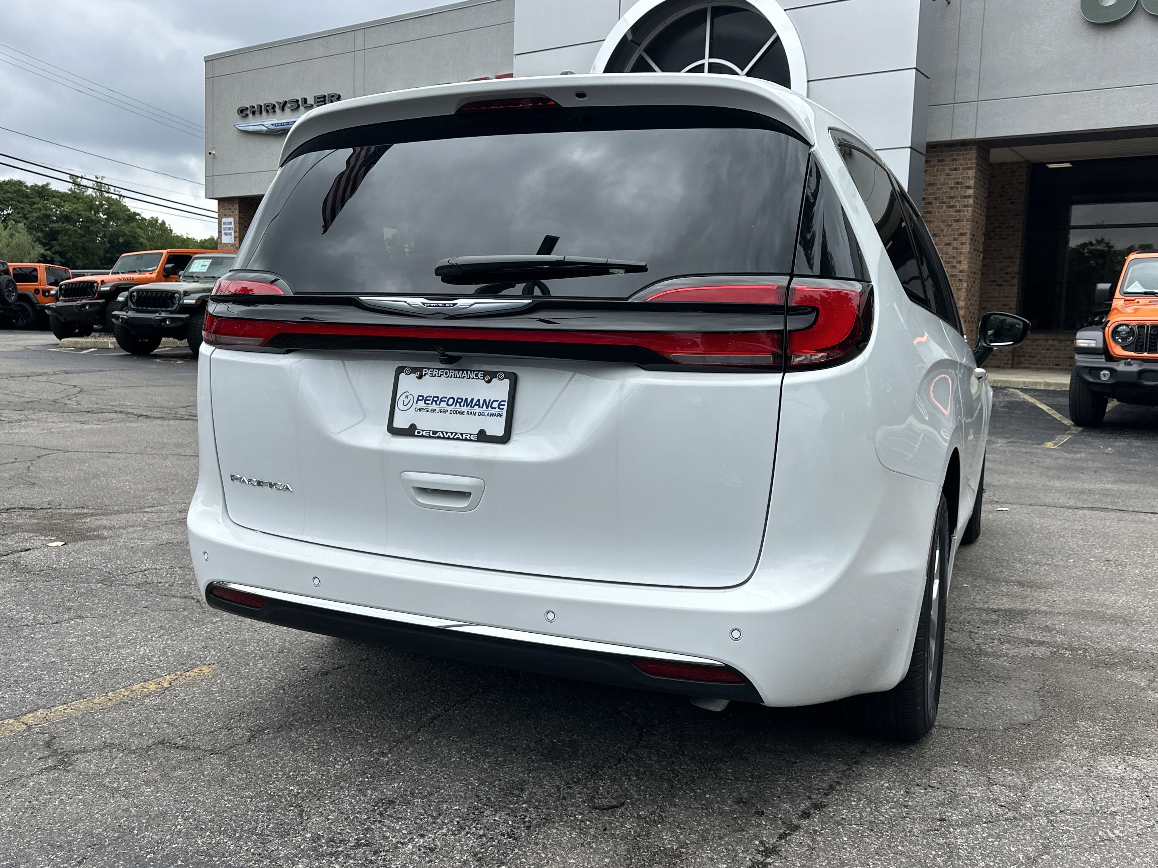 New 2026 Chrysler Pacifica Select image 16