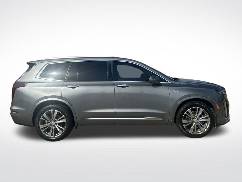 Used 2022 Cadillac XT6 Premium Luxury w/ Technology Package FWD image 2