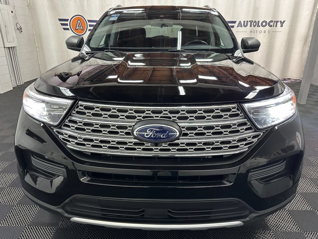 Used 2022 Ford Explorer XLT AWD/4WD image 3