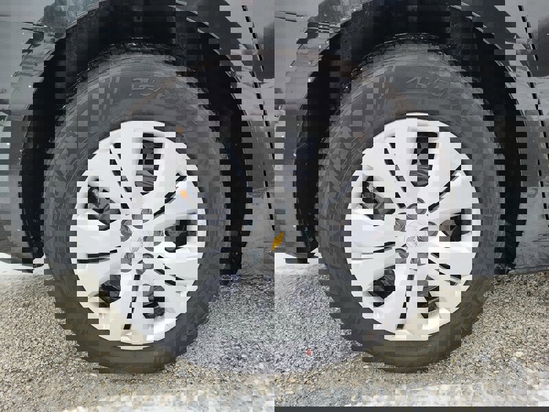 Used 2013 Chevrolet Cruze LS image 28