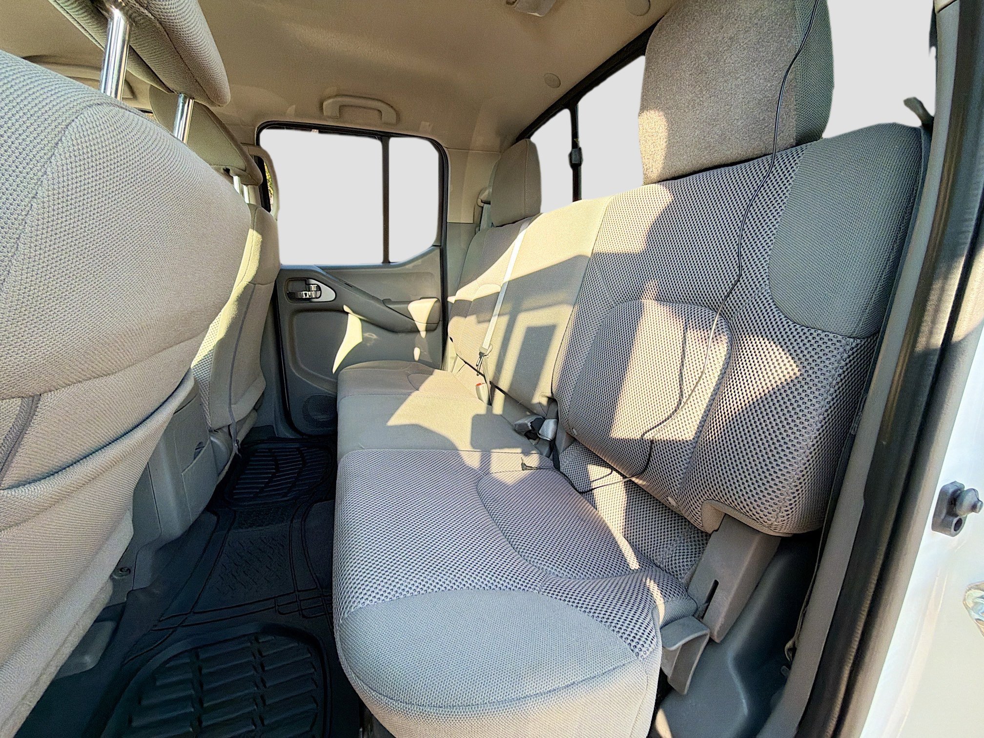 Used 2020 Nissan Frontier SV image 18