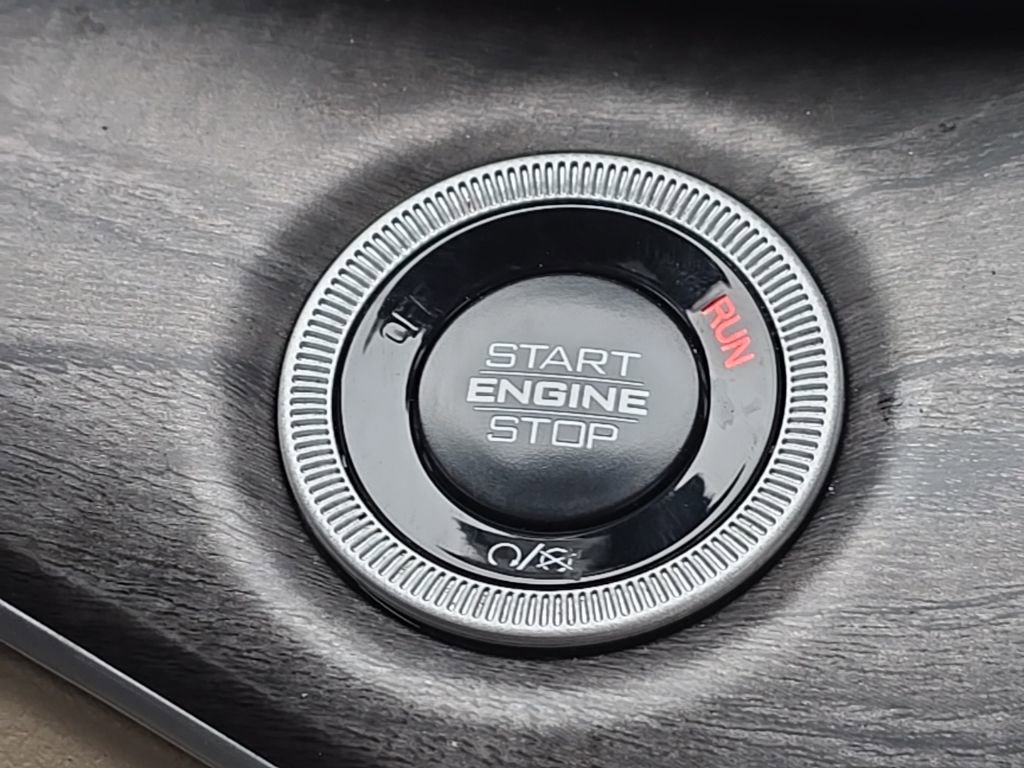 Used 2024 Jeep Grand Cherokee Limited AWD/4WD image 5