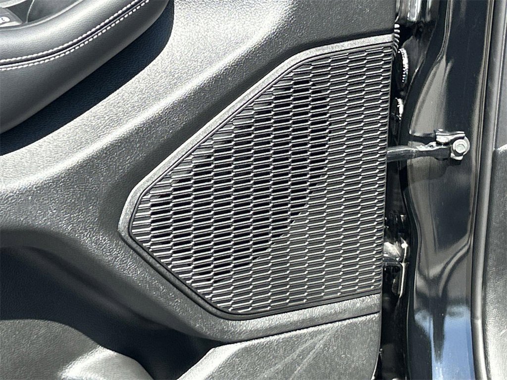 Used 2025 Jeep Grand Cherokee Limited w/ Black Appearance Package image 21