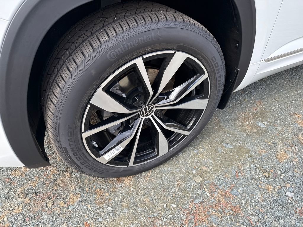 New 2026 Volkswagen Atlas Cross Sport SEL Premium R-Line image 2