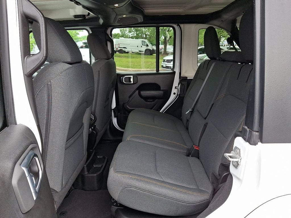 Used 2024 Jeep Wrangler Unlimited AWD/4WD image 10