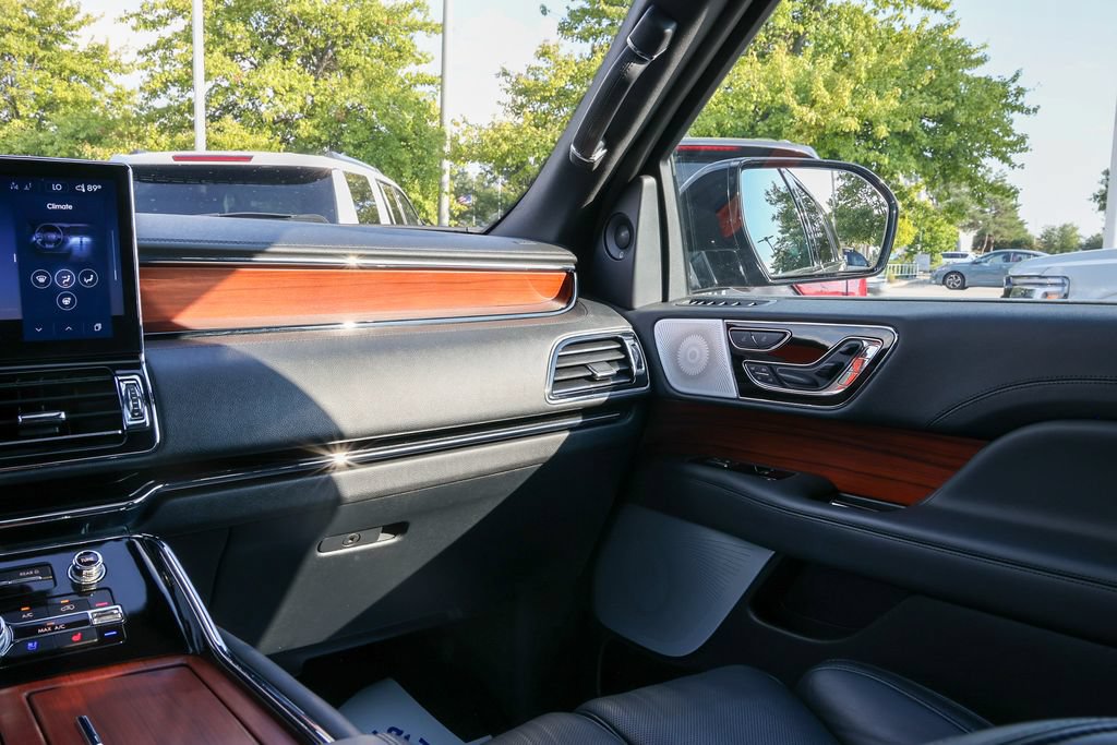 Used 2024 Lincoln Navigator Reserve AWD/4WD image 10