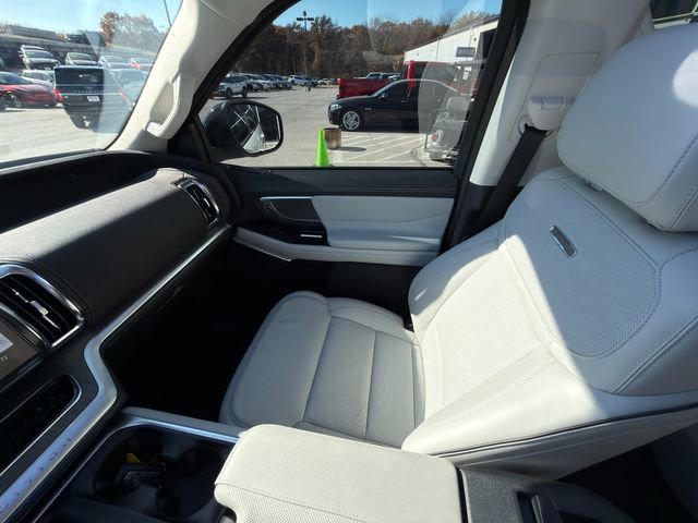 Used 2025 Ford Expedition Max Platinum w/ Platinum Ultimate Package image 32