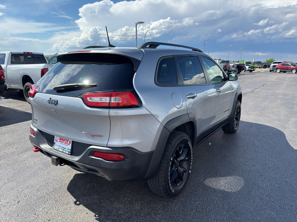 Used 2017 Jeep Cherokee Trailhawk w/ Cold Weather Group AWD/4WD image 5