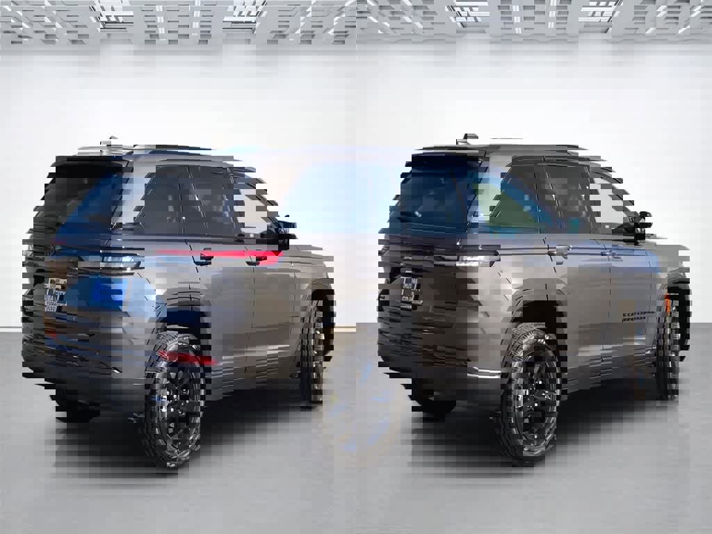 New 2025 Jeep Grand Cherokee Altitude image 6