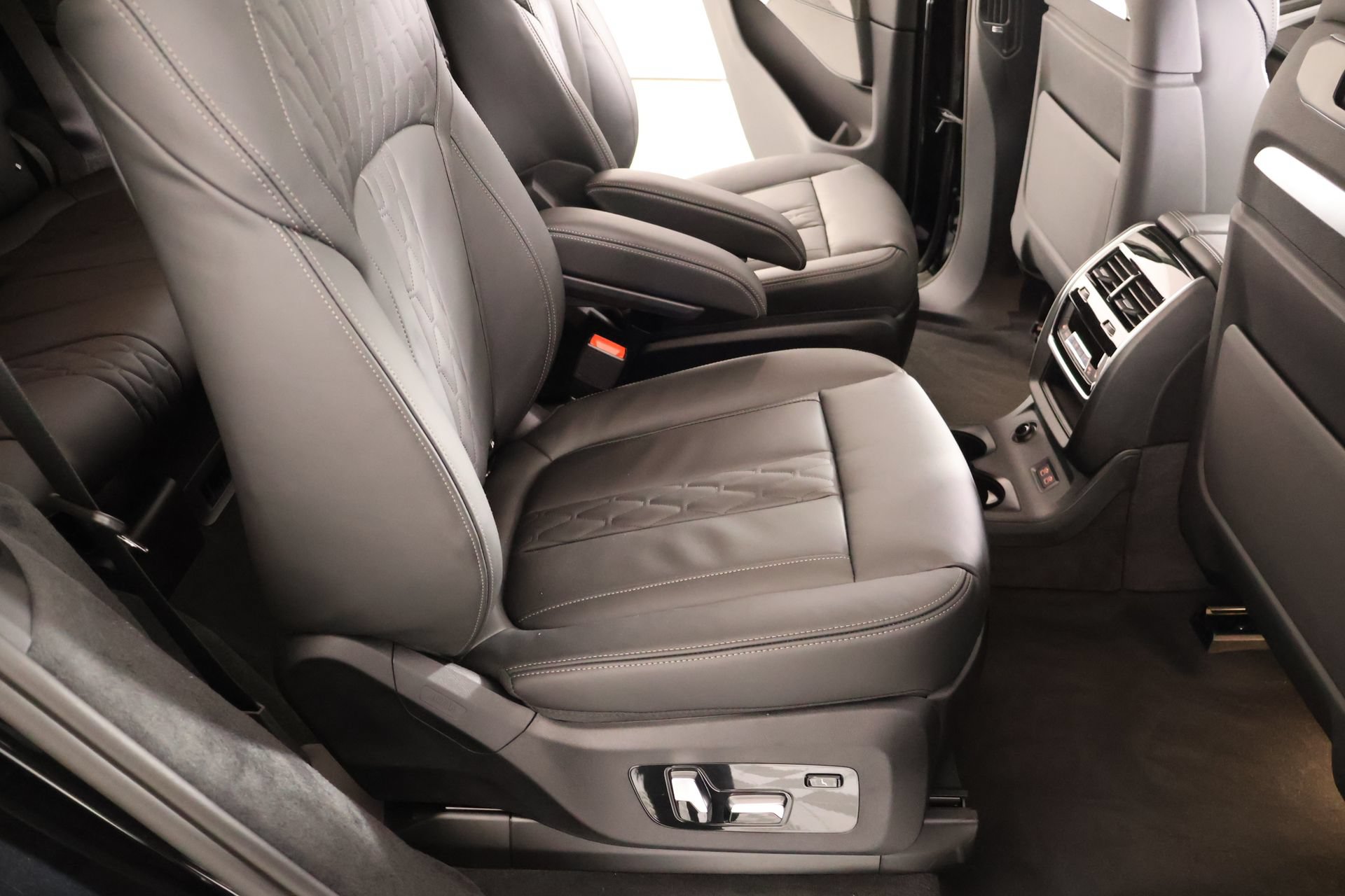 New 2027 BMW X7 M60i AWD/4WD image 15