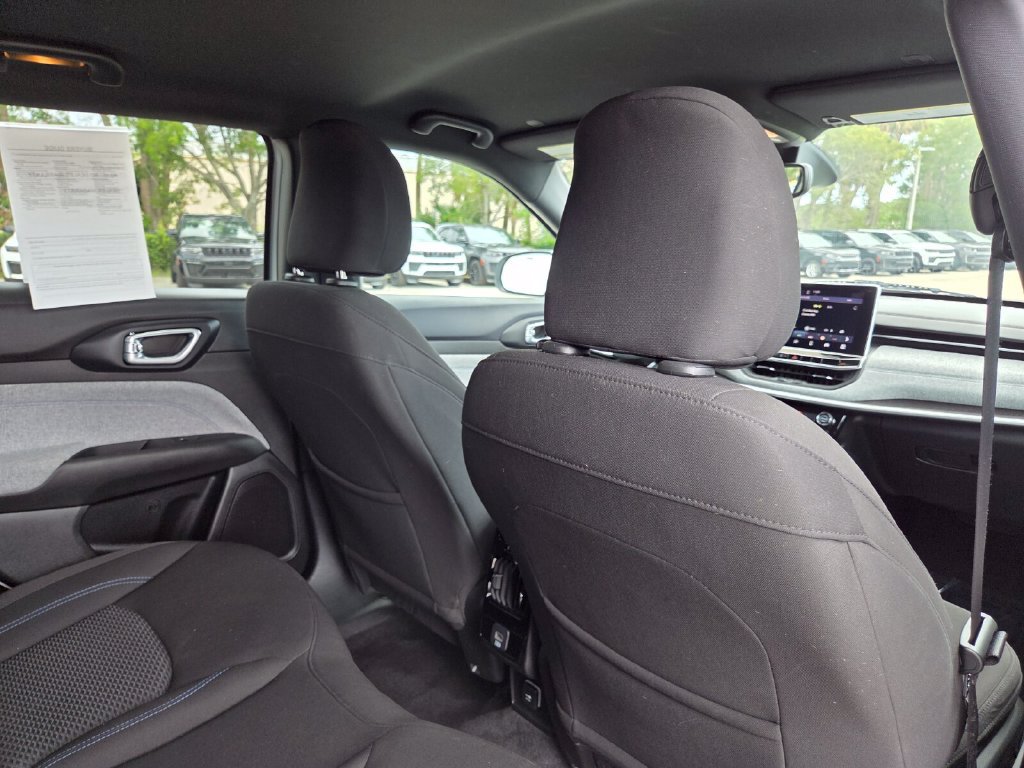 Used 2023 Jeep Compass Sport AWD/4WD image 17