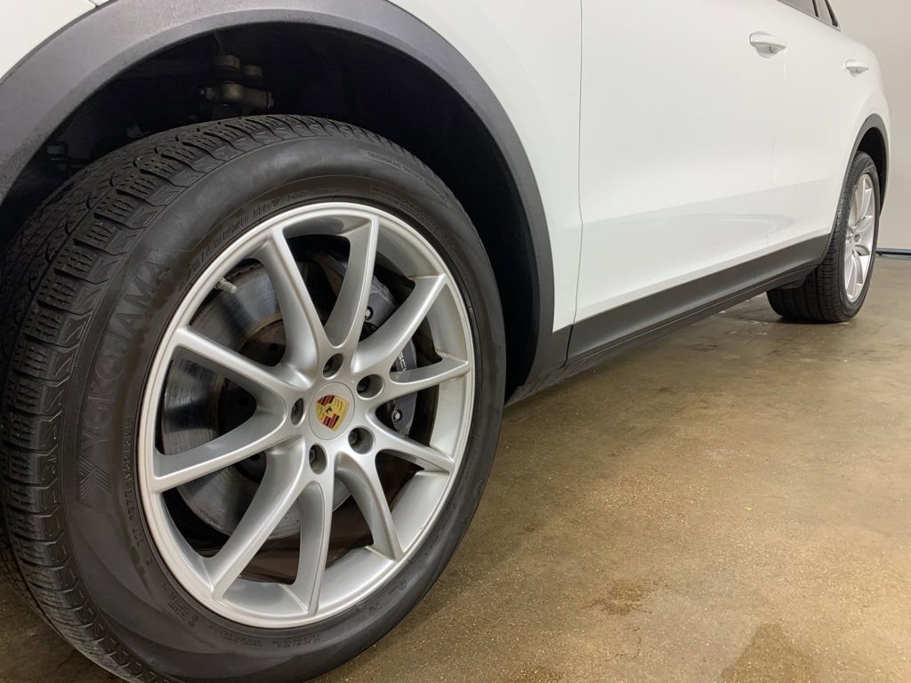 Used 2022 Porsche Cayenne AWD/4WD image 2