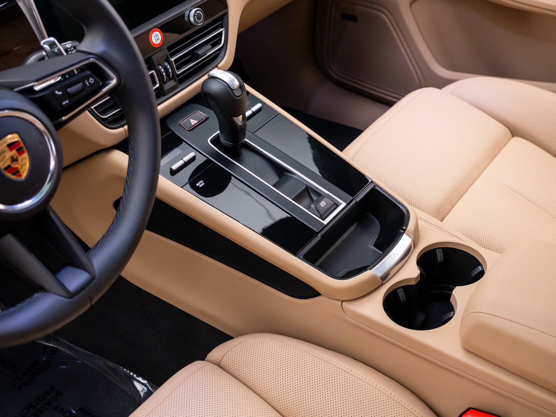 Certified 2026 Porsche Macan AWD/4WD image 13