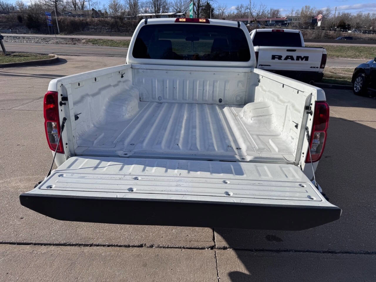 Used 2021 Nissan Frontier S RWD image 11