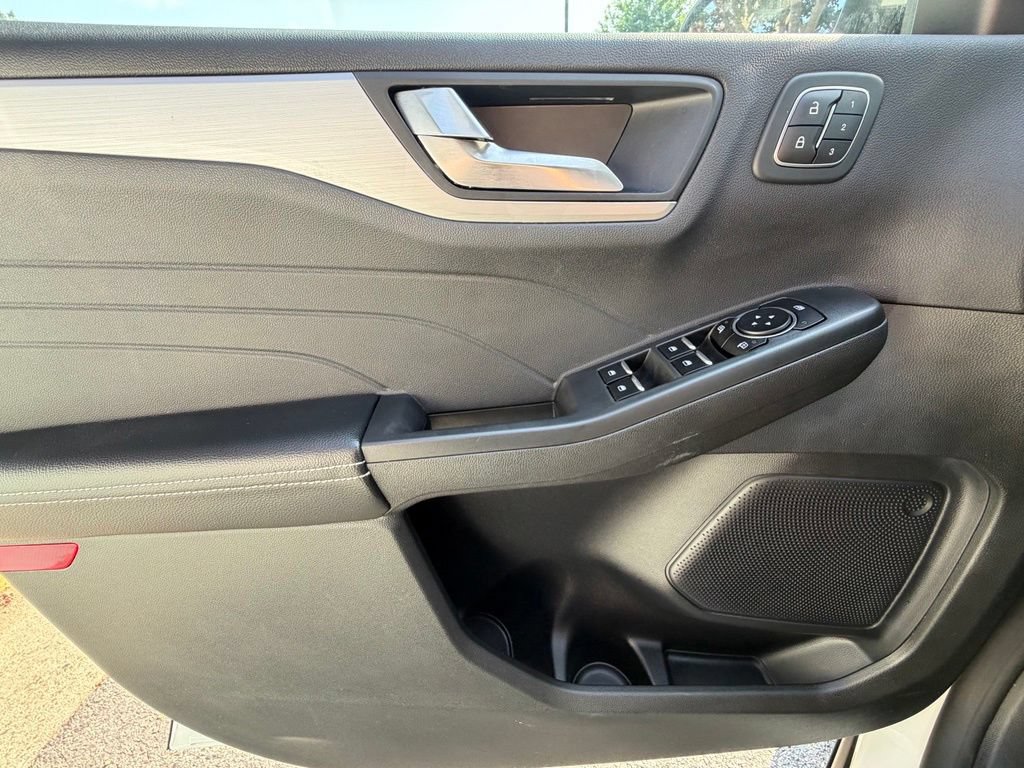 Used 2023 Ford Escape Platinum AWD/4WD image 30
