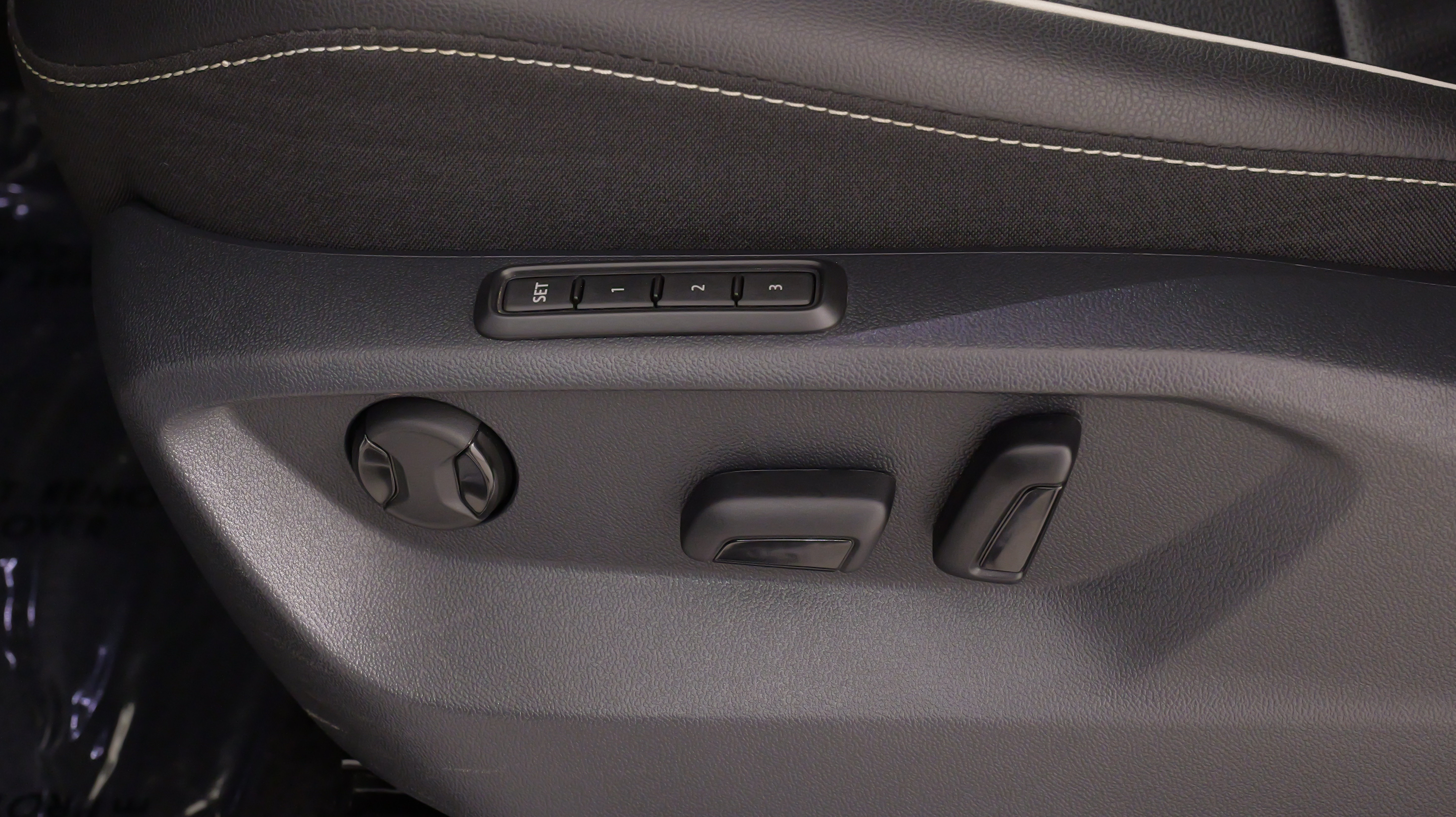 Used 2024 Volkswagen Tiguan SEL R-Line AWD/4WD image 42