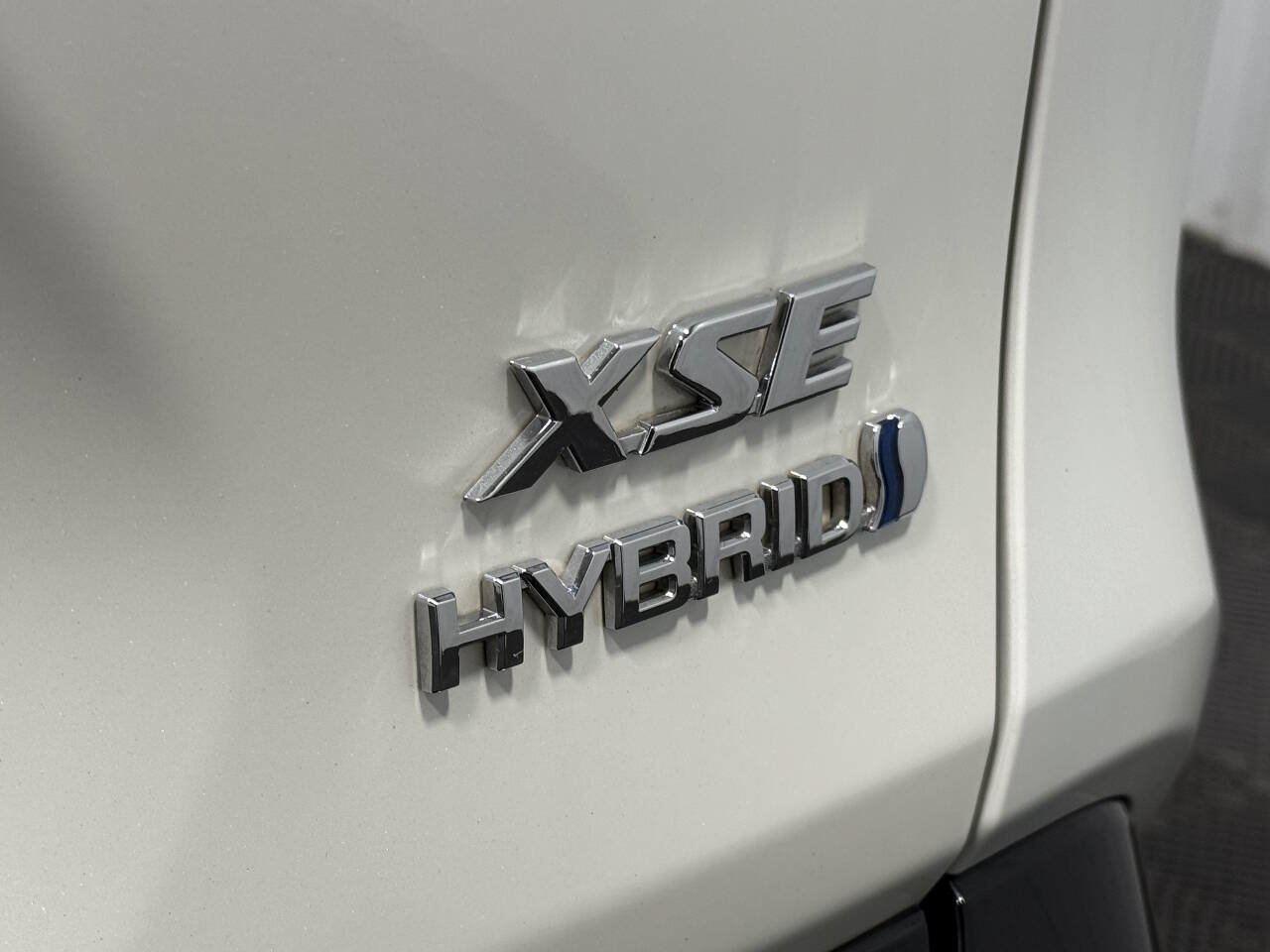Used 2020 Toyota RAV4 XSE AWD/4WD image 6