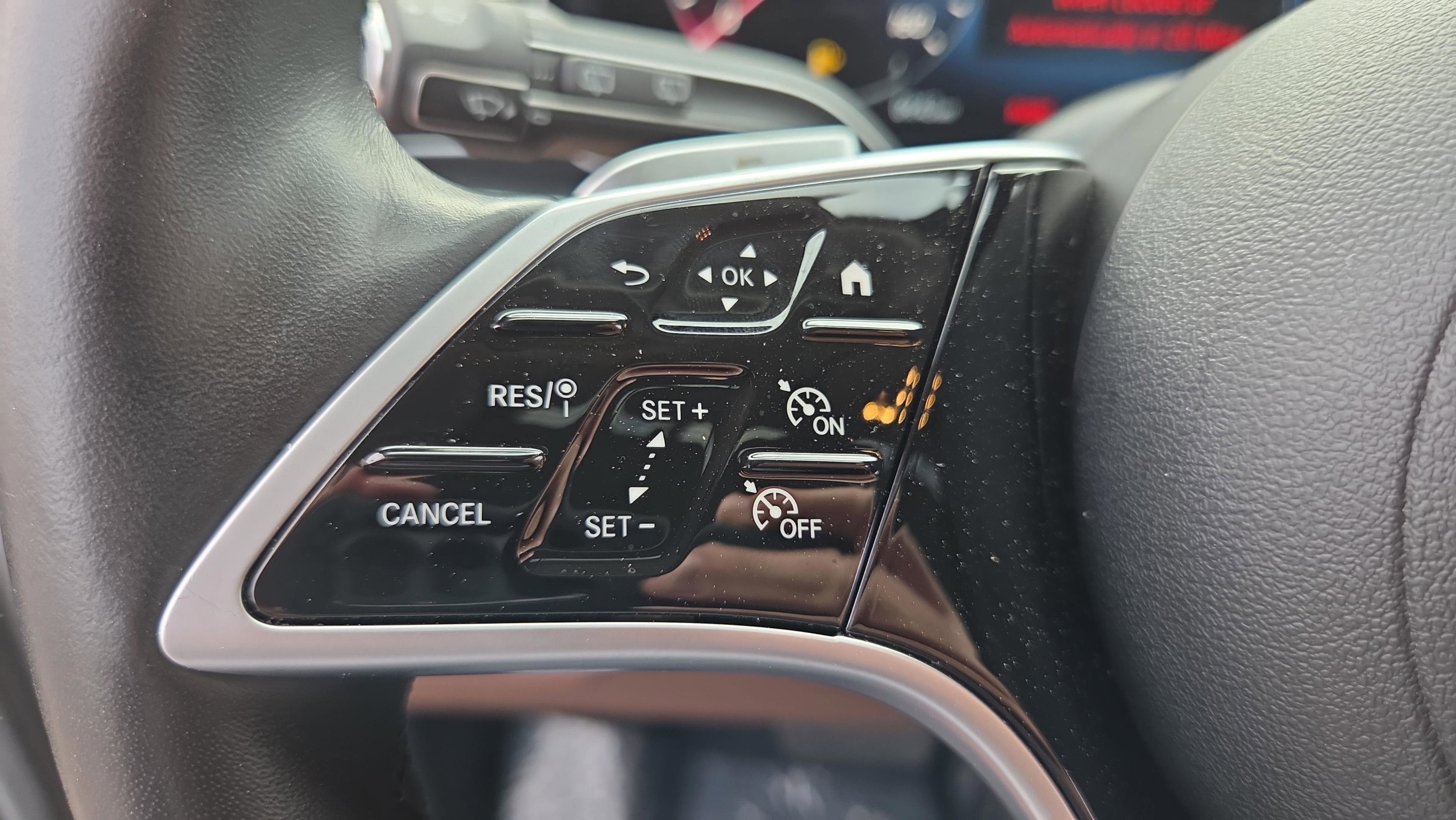 Used 2025 Mercedes-Benz GLE 450e 4MATIC w/ Winter Package image 16