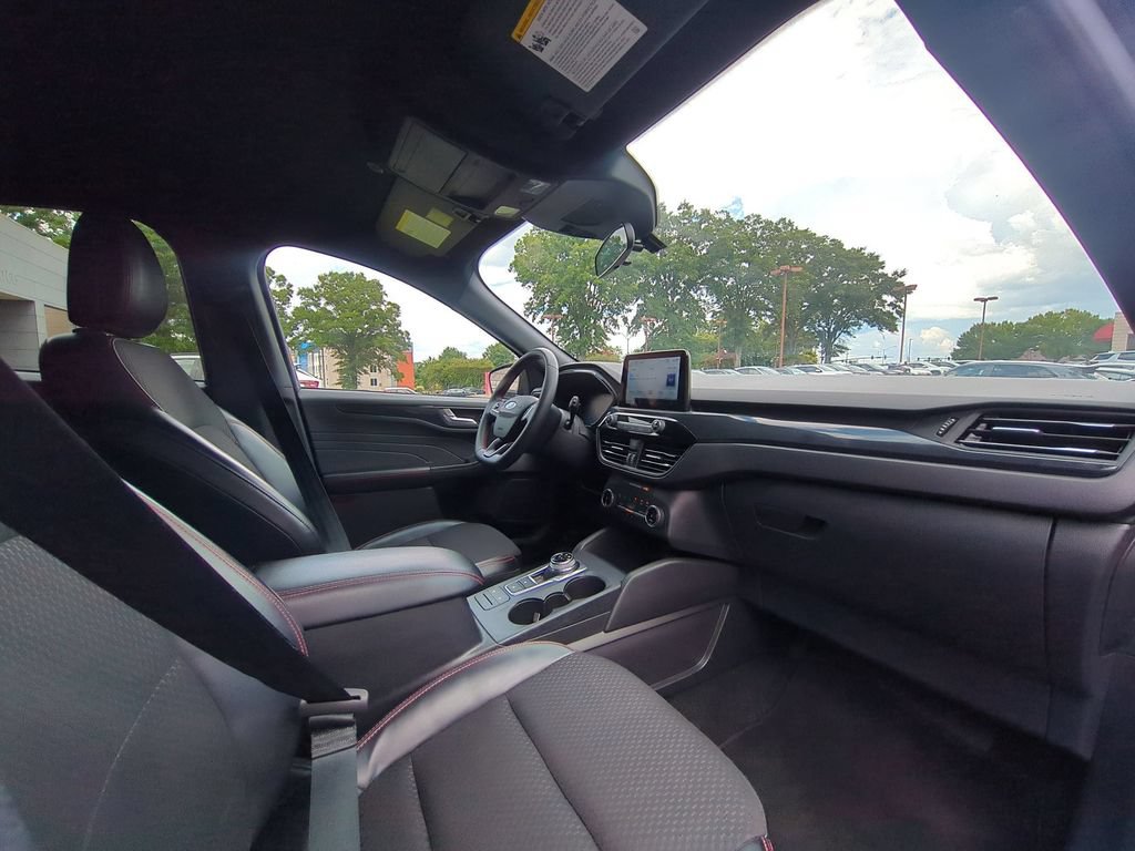 Used 2025 Ford Escape ST-Line FWD image 31