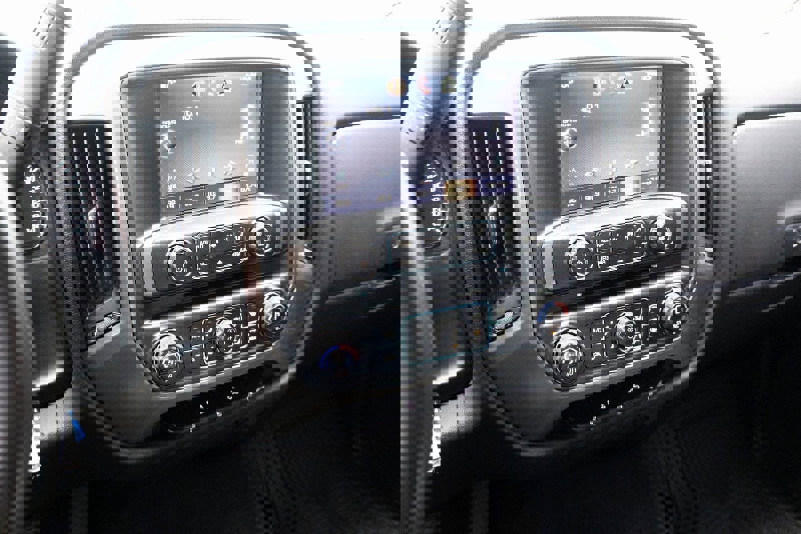 Used 2014 Chevrolet Silverado 1500 LT w/ LT Convenience Package image 3