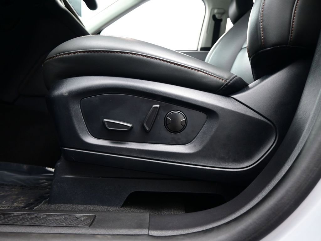 Used 2025 Ford Explorer Active w/ Active Comfort Package image 17