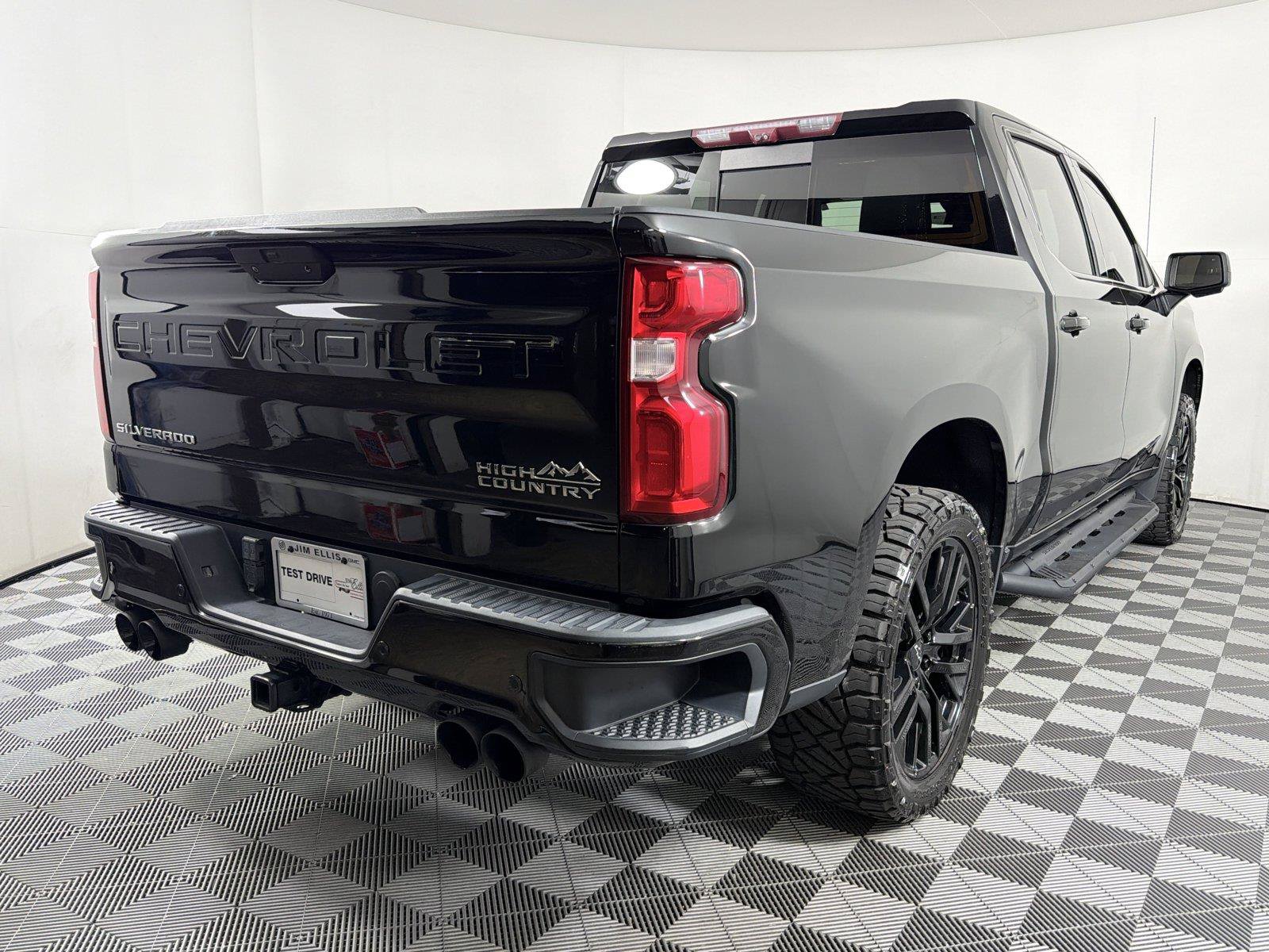 Used 2021 Chevrolet Silverado 1500 High Country w/ Technology Package AWD/4WD image 6