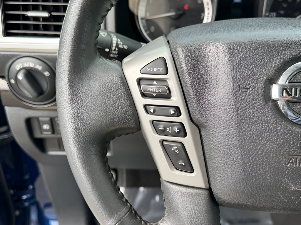 Used 2017 Nissan Titan SV AWD/4WD image 15
