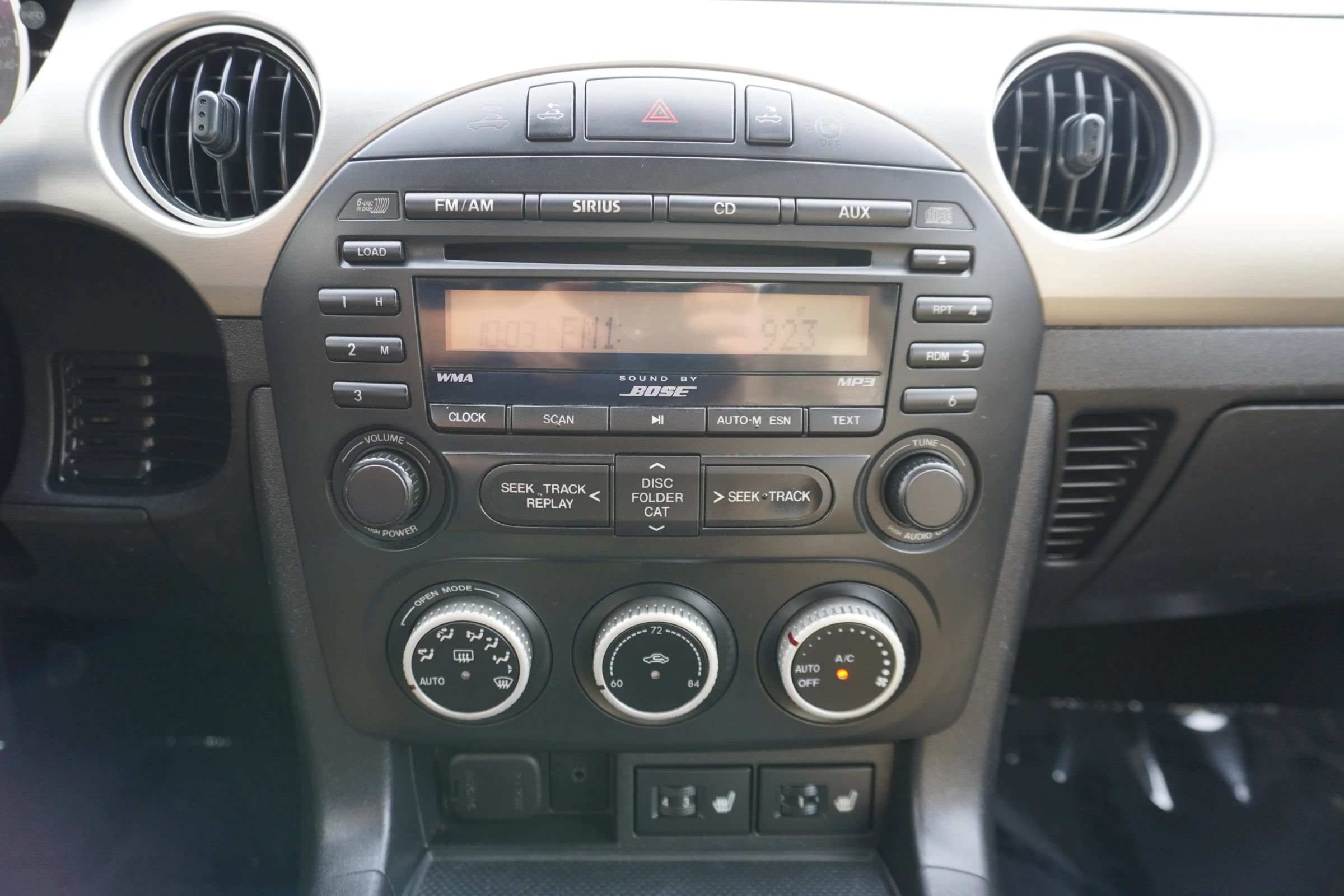 Used 2010 MAZDA MX-5 Miata Grand Touring w/ Premium Pkg RWD image 15
