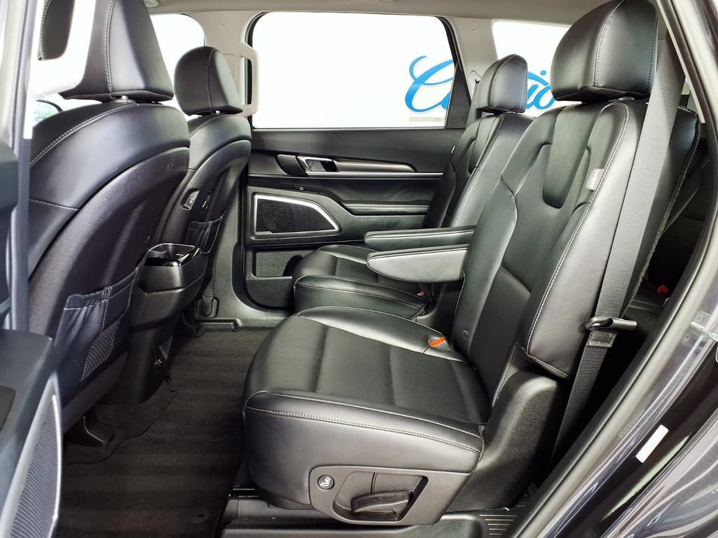 Used 2025 Kia Telluride S FWD image 8
