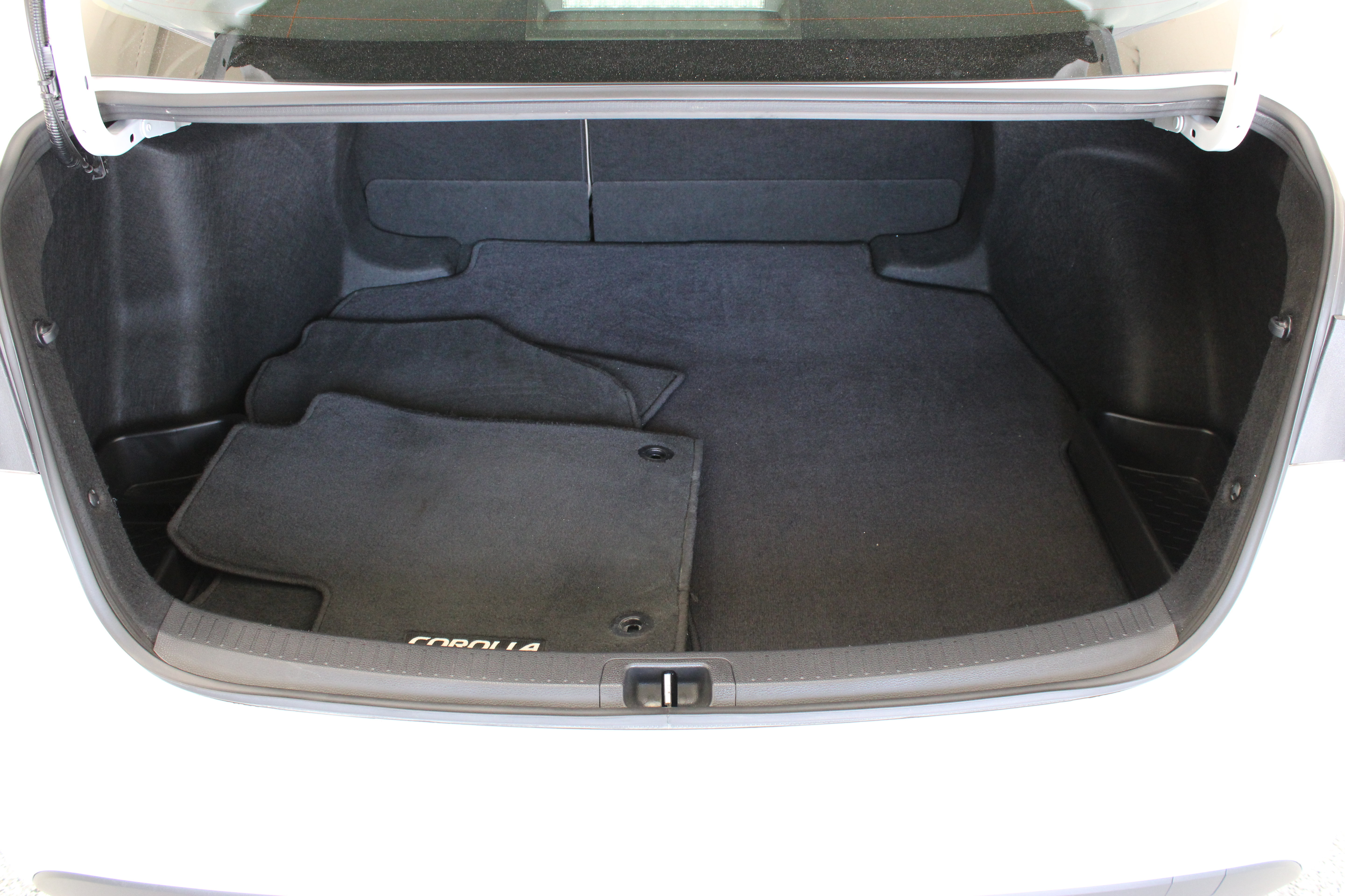 Used 2025 Toyota Corolla XLE FWD image 30
