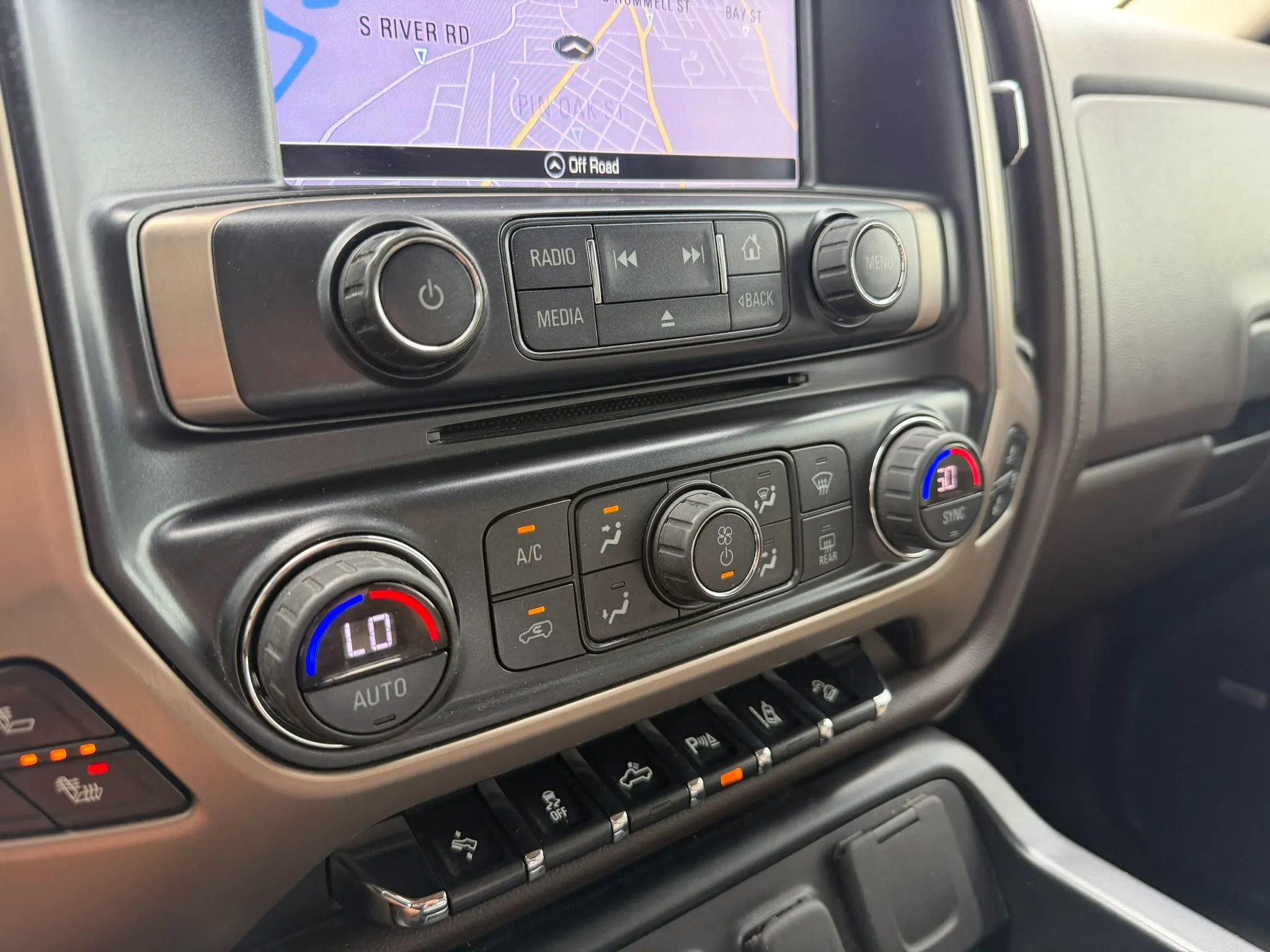 Used 2016 GMC Sierra 2500 Denali w/ Driver Alert Package AWD/4WD image 15