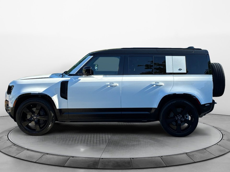 Used 2023 Land Rover Defender 110 X-Dynamic SE AWD/4WD image 4