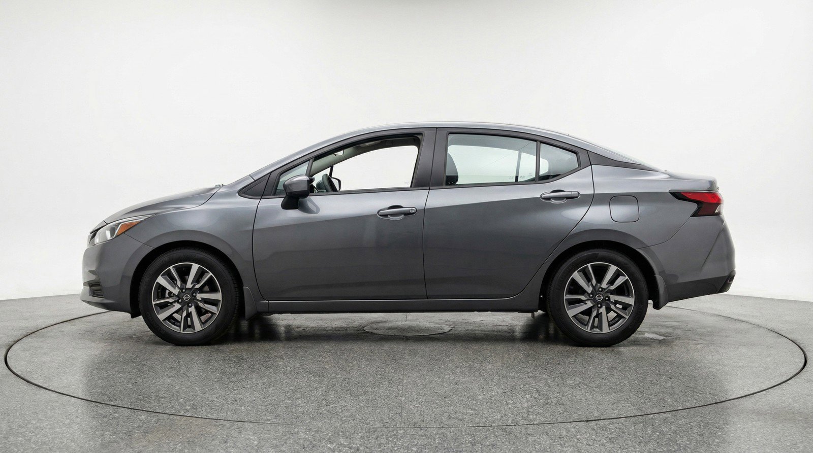 Used 2025 Nissan Versa SV image 5