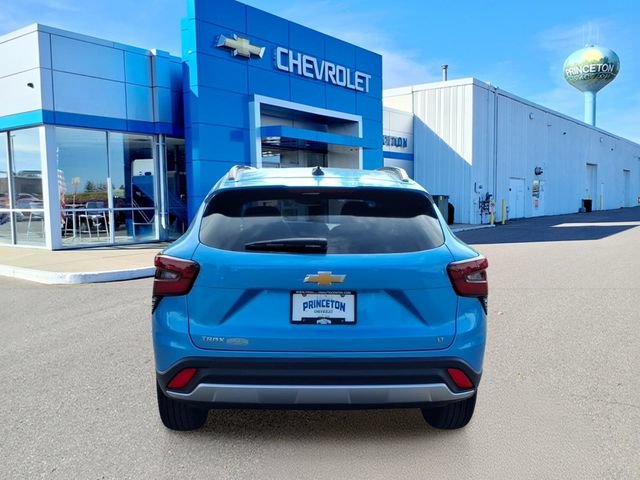 Used 2026 Chevrolet Trax LT w/ LT Convenience Package FWD image 4