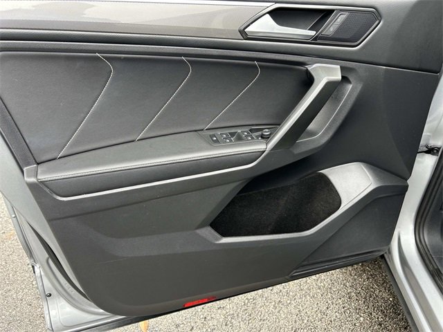 Used 2023 Volkswagen Tiguan SE R-Line image 17