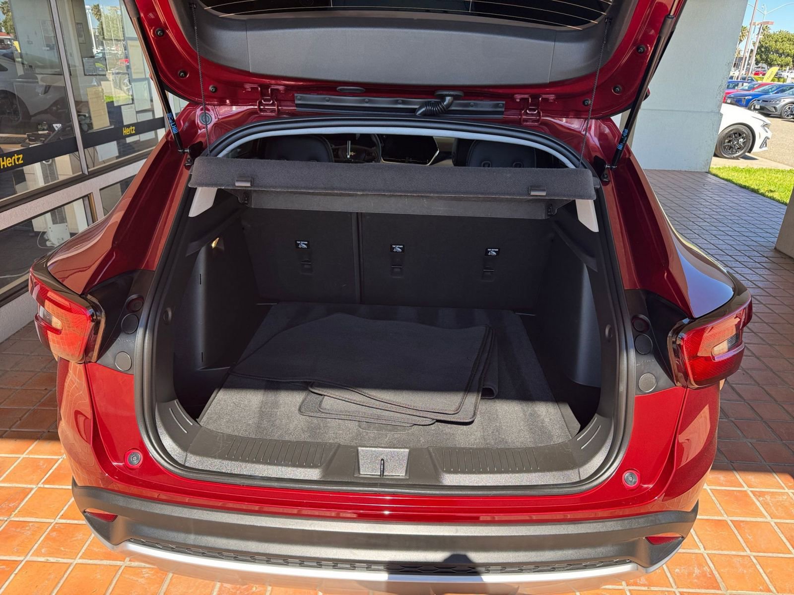 Used 2025 Chevrolet Trax LT image 32