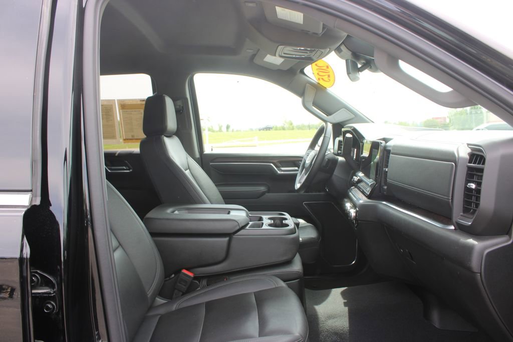 Used 2025 GMC Sierra 1500 SLT AWD/4WD image 26