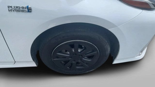 Used 2021 Toyota Prius Prime LE FWD image 4