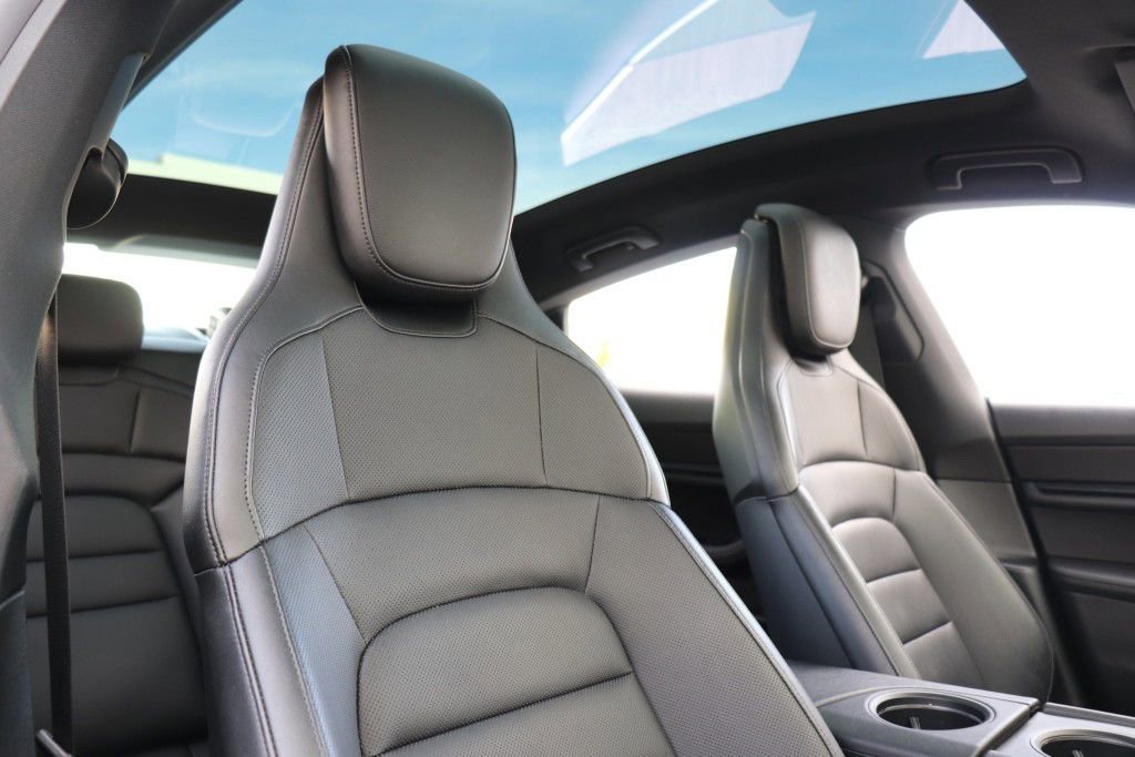 Used 2020 Porsche Taycan 4S image 64