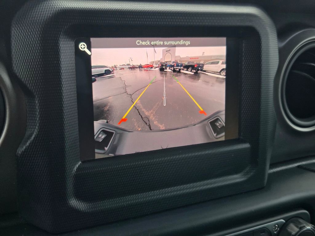 Used 2023 Jeep Gladiator Willys image 4