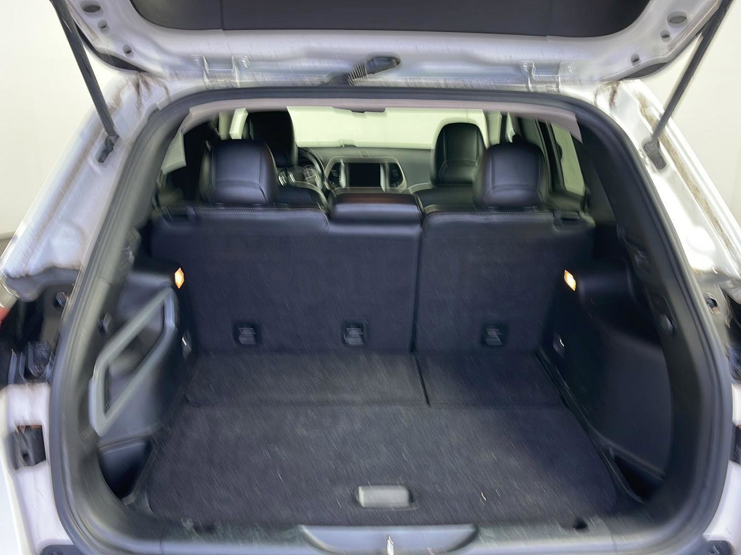 Used 2016 Jeep Cherokee Limited image 11