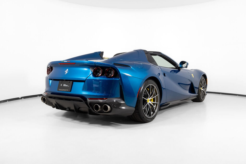 Used 2021 Ferrari 812 GTS RWD image 8