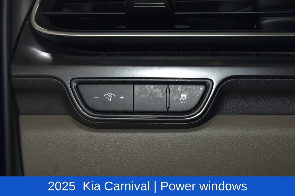 Used 2025 Kia Carnival FWD image 9
