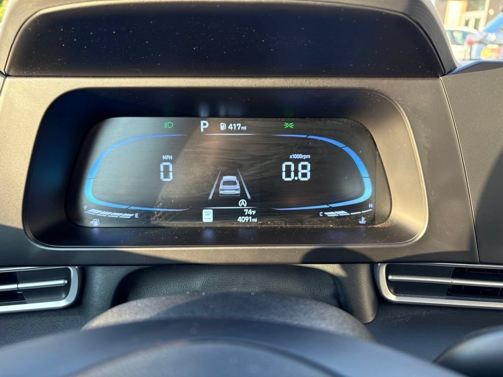 Used 2026 Hyundai Elantra SE FWD image 16